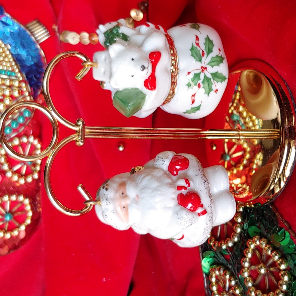 🎅LENOX Santa Claus Salt & Pepper Shaker with Brass Stand